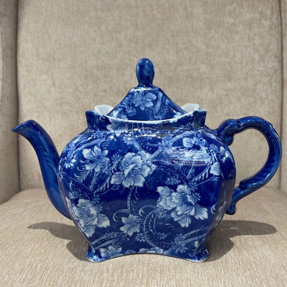Victoria Ware blue and white floral tea pot in excellent condition